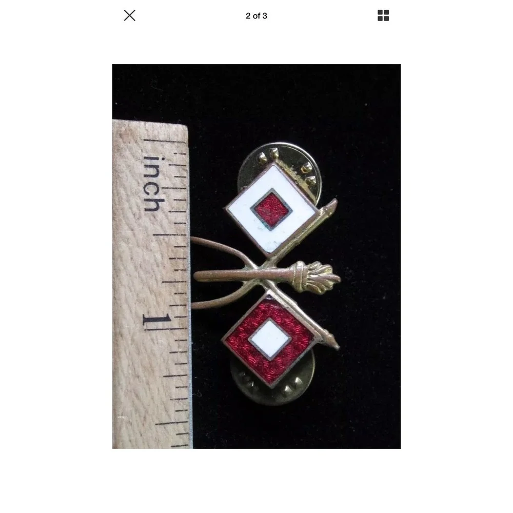 Red & White Flags Vintage Gold Toned Enamel Tie Tack Lapel Military Pin‎